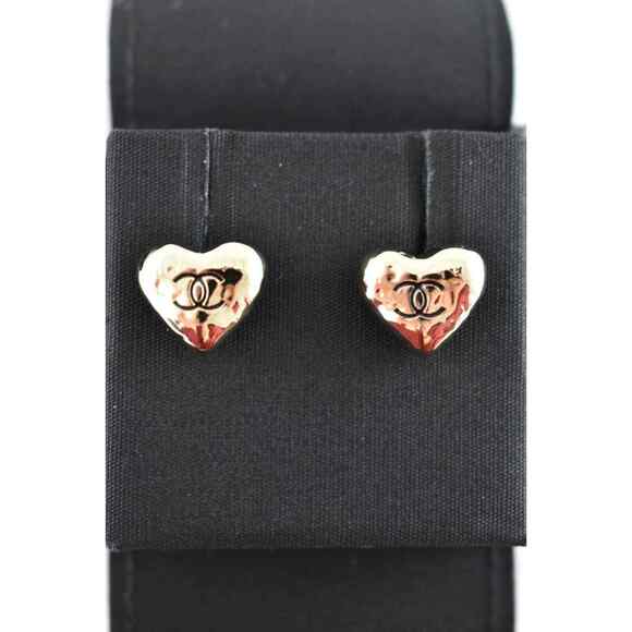Chanel 22C Heart Shape Gold Black CC Interlocking Logo Statement Stud Earrings - Picture 5 of 12